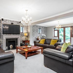 Spacious Fully Detached House In Chigwell photos Exterior