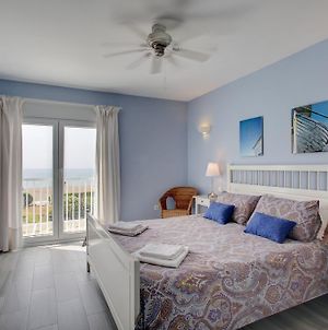 Your Vacation Retreat Right On The Beach photos Room