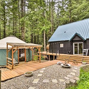 Modern Forest Cabin And Yurt With Sauna And Hot Tub photos Exterior