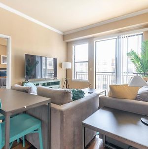2Br Uptown Suite With Pool, Gym & Fast Wi-Fi By Envitae photos Exterior