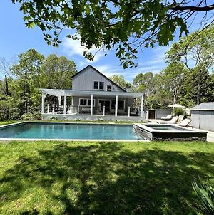 East Hampton Summer Home With Pool & Hot Tub photos Exterior