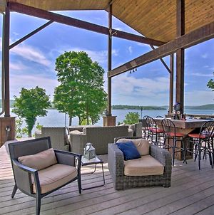 Inviting Home With Hot Tub On Table Rock Lake! photos Exterior