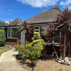 Gerrard Grove Is Lovely 2-Bed Bungalow In Clacton photos Exterior