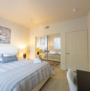 Deluxe 2 Bedroom Apartment / W Pool And Washer &; Dryer In Unit - Sleeps 5 photos Exterior