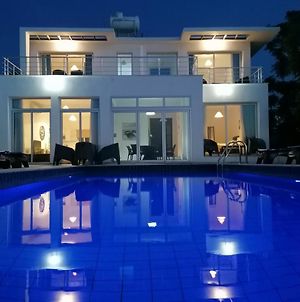 Blue Horizon Villa With Seaviews And Private Heated Pool photos Exterior