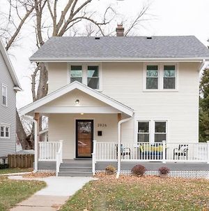 Charming Mid-Century Home In Historic Omaha photos Exterior