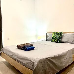 Beautiful Room With Private Bathroom And Balcony - Free Wifi And Ac photos Exterior