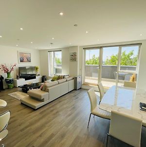 Modern Penthouse Flat With Free Indoor Parking photos Exterior