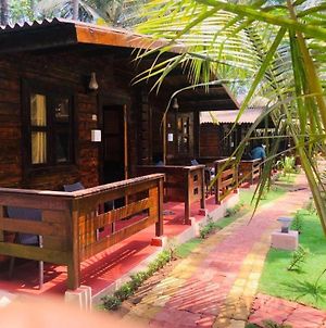 Room In Holiday House - Luxury Wooden Cottages By Trip2Trip photos Exterior