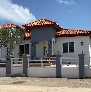 Beautiful House In Noord Aruba With A Pool - 5 Min Ride To Beach photos Exterior