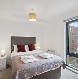 Contemporary 1 Bedroom Apartment - Free Parking photos Exterior