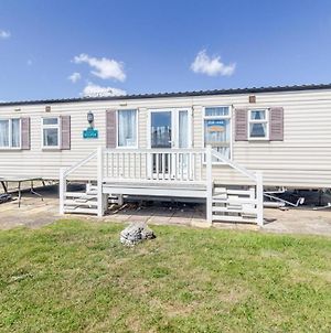 By The Seaside Dog Friendly Caravan At Haven Hopton In Norfolk Ref 80015W photos Exterior