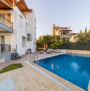 Lovely Villa With Pool And Garden In Antalya photos Exterior