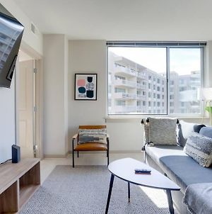 Amazing 2Br Condo At Crystal City With Rooftop photos Exterior