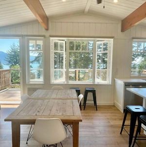 The White Eagle - Gorgeous 2-Bdrm Cottage With Ocean & Mountain Views photos Exterior