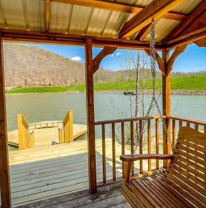 Newly Renovated - Pinecone Lodge With Private Lake photos Exterior