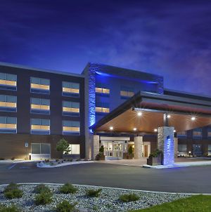 Holiday Inn Express & Suites Grand Rapids - Airport North photos Exterior