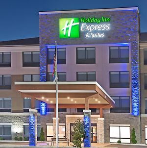 Holiday Inn Express & Suites Uniontown photos Exterior