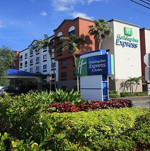 Holiday Inn Express & Suites Fort Lauderdale Airport West photos Exterior