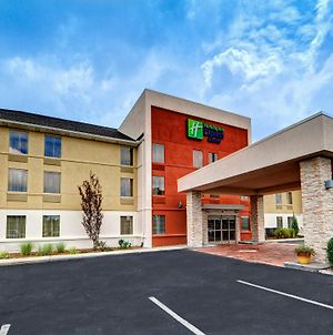 Holiday Inn Express & Suites Crossville, An Ihg Hotel photos Exterior