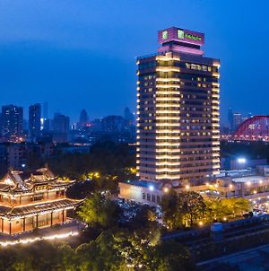 Holiday Inn Riverside Wuhan photos Exterior