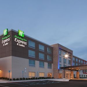 Holiday Inn Express & Suites Sterling Heights-Detroit Area photos Exterior