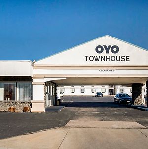 Oyo Townhouse Dodge City Ks photos Exterior