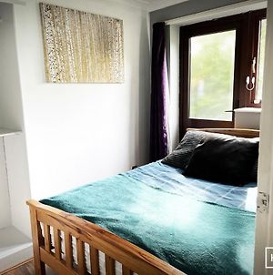 Enfield House - Beautiful 2 Bed - Good Transport Free Parking photos Exterior
