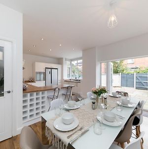 Stunning Luxurious Family Home Near Alton Towers photos Exterior