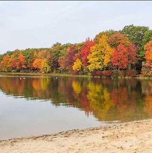 Enjoy Breathtaking Fall Colours In Poconos - Pet Friendly Condo With Lake View photos Exterior