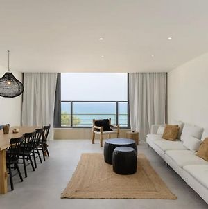 Stylish & Spacious 3 Bedroom Apartment By The Sea photos Exterior