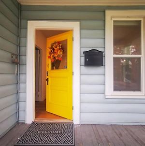 The Yellow Door - Historic Dt Riverside Location photos Exterior