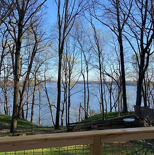 Lakeside Cottage W/ 3 Bed, 2 Bath & Spectacular View! photos Exterior
