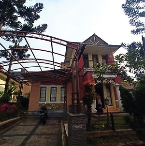 Villa/Vila Kota Bunga Kartun photos Exterior