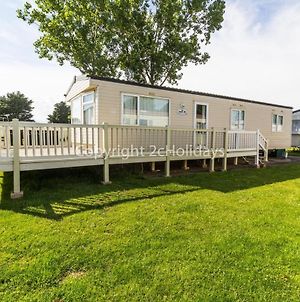 Brilliant Caravan With Decking At Seawick Holiday Park In Essex Ref 27125S photos Exterior