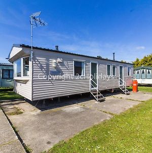 8 Berth Caravan For Hire At Seawick Holiday Park In Essex Ref 27063S photos Exterior