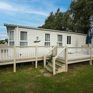 Great Caravan With Decking For Hire At Breydon Water In Norfolk Ref 10023B photos Exterior