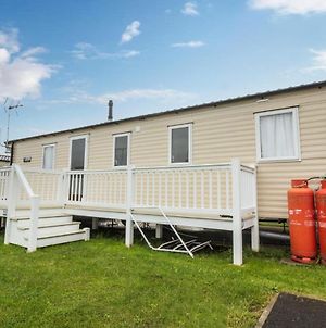 Lovely Caravan With Decking At Seawick Holiday Park In Essex Ref 27471S photos Exterior