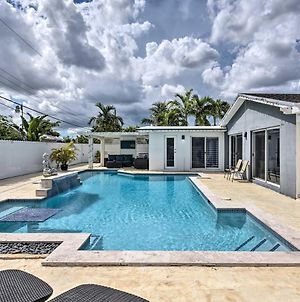 Modern And Bright Hialeah Home With Outdoor Oasis photos Exterior