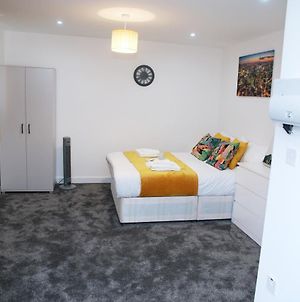 Stunning 2-Bed Apartment In Harrow photos Exterior