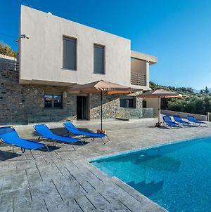 Luxury Villa With Pool For Families And Friends photos Exterior