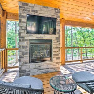Chic Broken Bow Cabin With Hot Tub And Gas Grill! photos Exterior