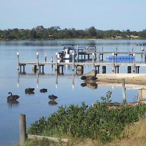 Lakes Entrance Waterfront Cottages With King Beds photos Exterior