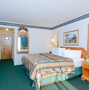 Pioneer Inn & Suites photos Room