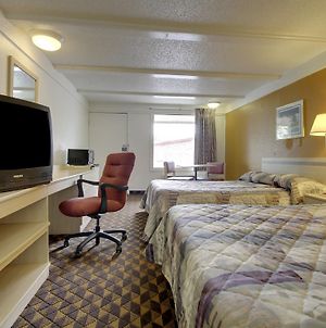 Rodeway Inn & Suites Fenton photos Room