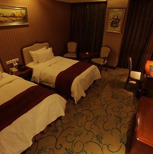 Chengdu Tianren Grand Hotel photos Room