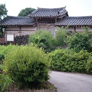Jeongjaejongtaek Hanok Guesthouse photos Exterior