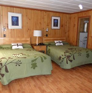 Seven Dwarfs Motel & Cabins photos Room
