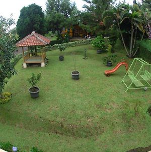 Villa Chavaminerva Istana Bunga-Lembang photos Exterior