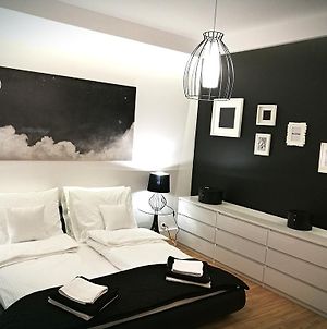 Black&White Apartment- Wierzbowa 5 photos Exterior